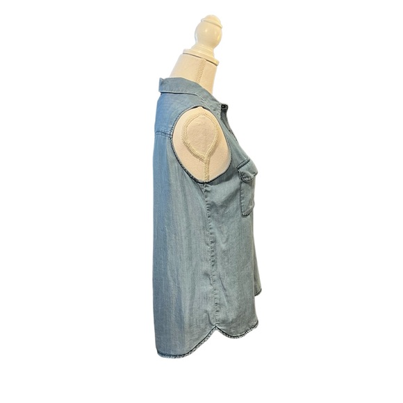 Who What Wear Sleeveless Button Down Denim Chambray Top Size Small - Picture 2 of 8